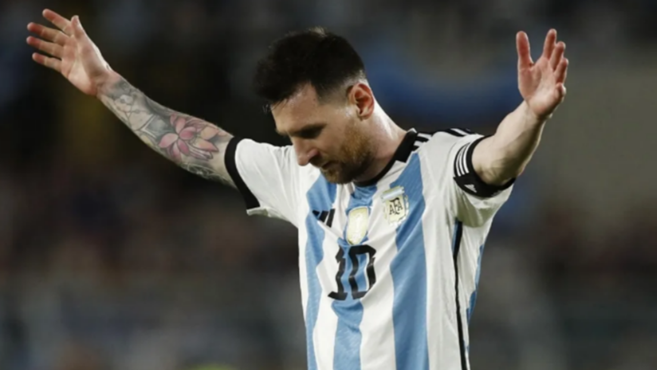 Efsane Futbolcuyu Messi Hıçkıra Hıçkıra Ağlattı!  