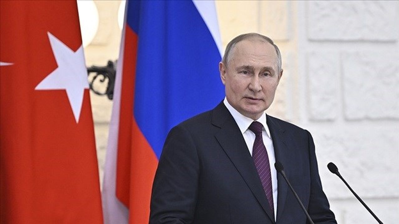 Putin, 2024 başkanlık seçimlerinde aday olacağını açıkladı