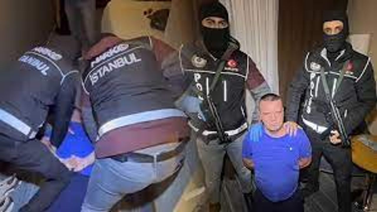 İnterpol'ün kırmızı bültenle aradığı suç örgütü lideri İstanbul'da yakalandı