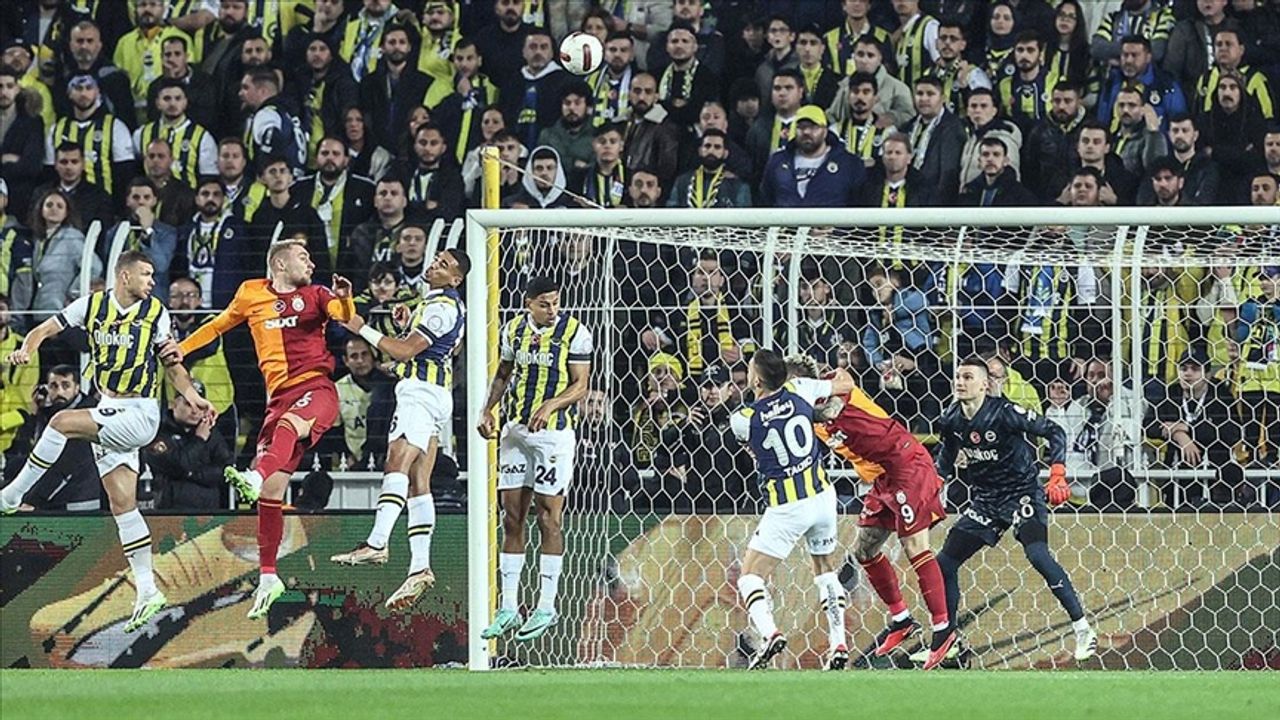 Dakikası dakikasına Fenerbahçe Galatasaray maçı