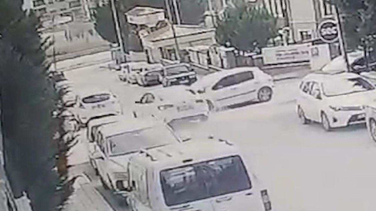 Kırıkkale'de 3 araç birbirine girdi