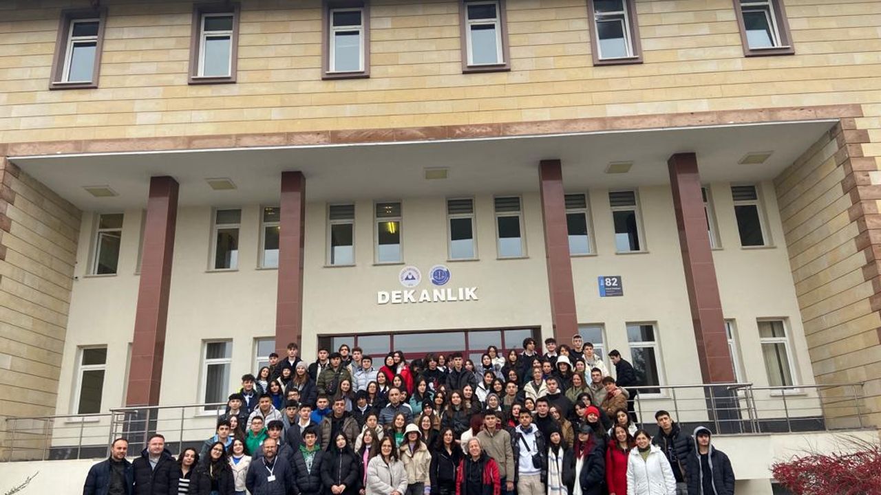 Kırıkkale Lisesinden Erciyes Üniversitesi Tanıtım Gezisi