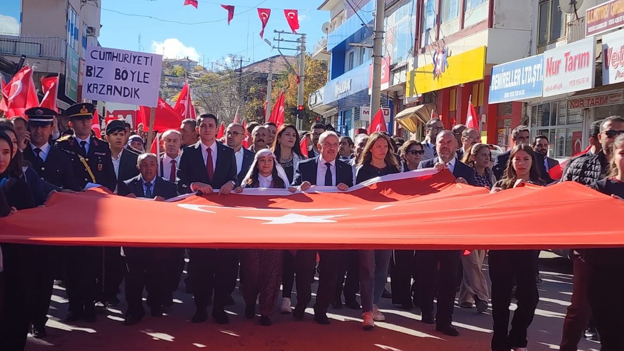 Keskin’de Cumhuriyet Coşkusu Meydanlara Taştı