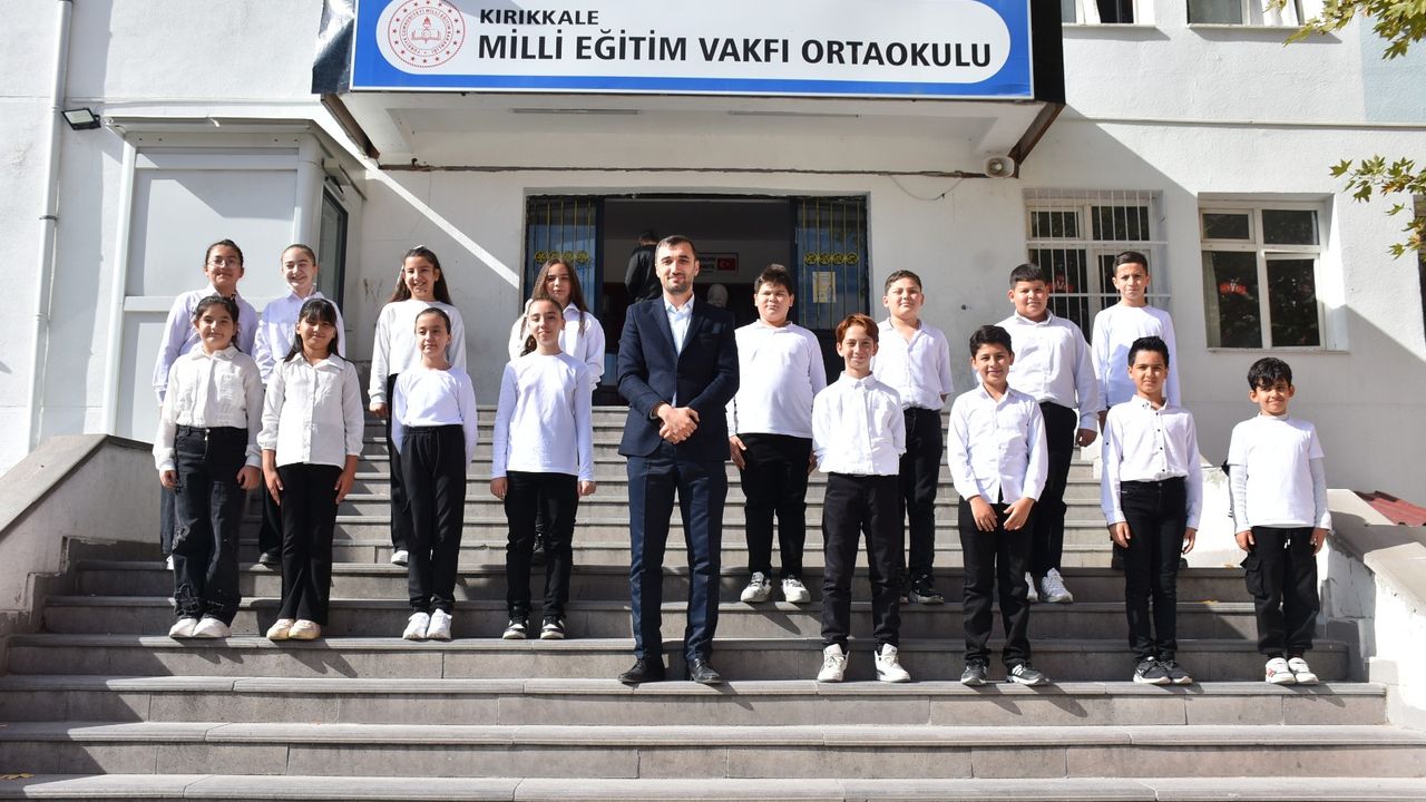 MEV Ortaokulu’nda Cumhuriyet Şarkıları Yankılandı