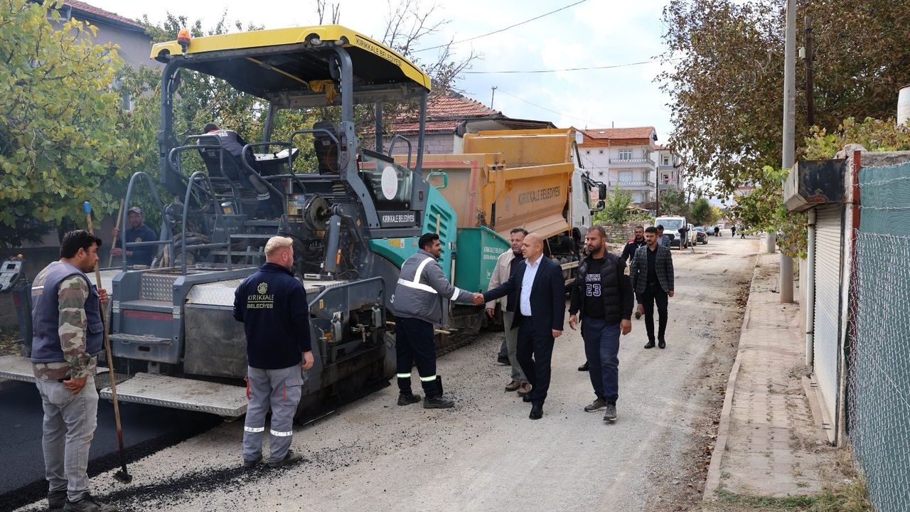Kırıkkale Belediyesi’nden Hafta Sonu Asfalt Mesaisi
