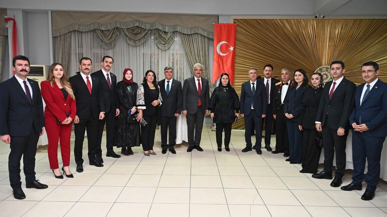 Cumhuriyet kutlu bir yoldur