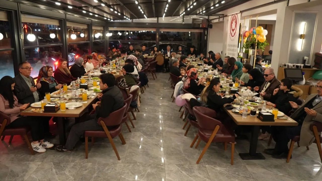 Dünya Yetimler Günü’nde Dayanışma Sofrası