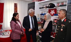 Kırıkkale Valisi Mehmet Makas ve eşi Elif Makas şehit ailelerini ziyaret ettiler.