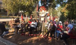 Öğrenciler Şehit kabrinde dua okudular