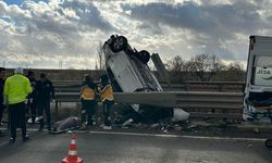 Kırıkkale'de otomobil refüje devrildi: 5 yaralı