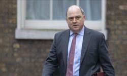 Eski İngiltere Savunma Bakanı Wallace, İsrail'i Gazze'de "yasal zemini kaybettiği" konusunda uyardı