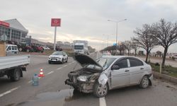 Kırıkkale'de ağaca çarpan otomobilin sürücüsü yaralandı