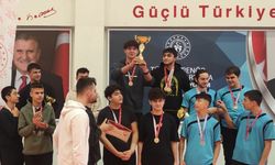 Badminton Genç Erkekler Müsabakalarında Zafer Başaran Anadolu Lisesi'nin