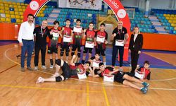 Yıldız Voleybolcuların Yıldızı Parlıyor