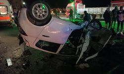 Refüjü Aşan Otomobil Karşı Şeritteki Araca Çarptı: 5 Yaralı