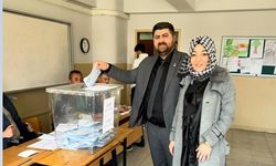 Emin Erkeç Eşi ile Birlikte Oyunu Kullandı