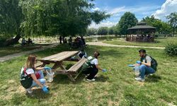 Gençler kampüste izmarit topladı
