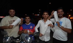 "Devletimiz Sağ Olsun" Diyip,  Makbuzlarla Poz Verdiler