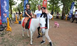 Minik atlar ilgi odağı oldu