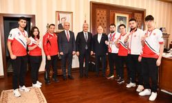 Vali Makas Kick Boks Şampiyonlarını Ağırladı