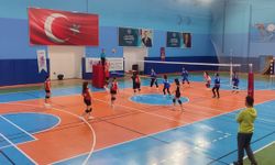 Kırıkkale’de Küçük Kızlar Voleybol Heyecanı