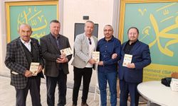 İslami Değerler Külliyesi’nde Kitap İmza Günü Düzenlendi