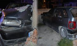 Kırıkkale'de Otomobil Bahçe Duvarına Çarptı: 3 Yaralı