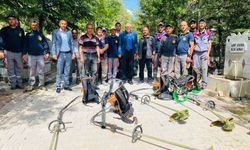 Kırıkkale Belediyesi Mezarlıklarda Temizlik Çalışmalarını Sürdürüyor
