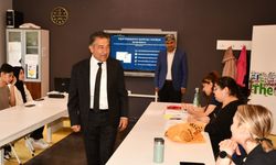 Milli Eğitim Müdürü Güney, Yetişkin İngilizce Kursunu Ziyaret Etti