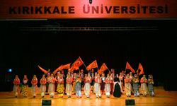 “Köklerden Göklere Sönmeyen Sancak” Gösterisi İzleyenlerden Tam Not Aldı