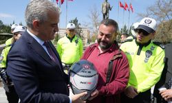 Kırıkkale'de Motosiklet Sürücülerine Kask Hediye Edildi