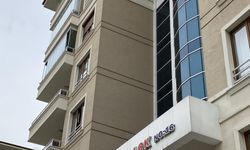 Karısını Bıçaklayarak Öldürüp Başında Bekledi