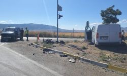 Kırıkkale'de Minibüs İle Hafif Ticari Araç Çarpıştı: 6 Yaralı