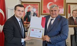 Başkan Erdemir’e Hizmet Takdiri