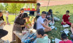 Sulakyurt’ta Esnaftan Öğrencilere Köfte Ekmek Sürprizi