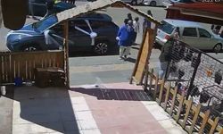 Karşı Yola Geçmeye Çalışan Anne İle Çocuğa Otomobil Çarptı