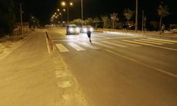 Yarı Çıplak Halde Yola Çıkan Şahıs Kazaya Davetiye Çıkardı