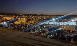 İkinci El Pazarı Geceyi Aydınlatıyor