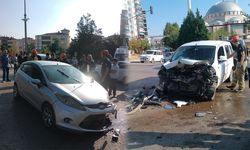 Kırıkkale’de İki Araç Kafa Kafaya Çarpıştı
