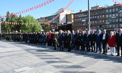 30 Ağustos Zafer Bayramı Çelenk Töreniyle Başladı
