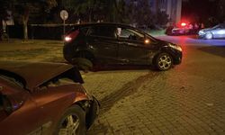 Çarpışan Araç Savrulup Park Halindeki Araca Vurdu