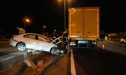 Kırıkkale'de Kargo Kamyonu ile Otomobil Çarpıştı
