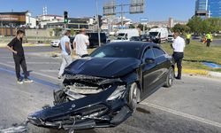 Dikkatsizlik Kazaya Neden Oldu: 3 Yaralı