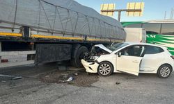 Kırıkkale'de Tırla Otomobil Çarpıştı: 2 Yaralı
