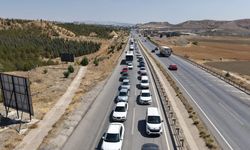Kırıkkale’de Trafik Kilitlendi: Kilometrelerce Araç Kuyruğu