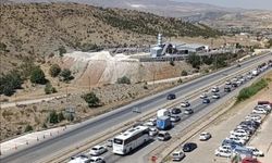 Kırıkkale-Ankara Yolunda Trafik Kilitlendi