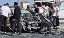 Otomobille Kamyonet Çarpıştı: 1'i Ağır 5 Yaralı