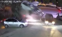 Aracın Oto Yıkamacıya Uçtuğu Anlar Güvenlik Kamerasında