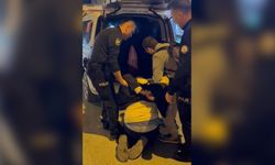 Saldırgan Şahıs Polise Yumruk Attı, Ortalık Karıştı