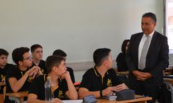 Güney, Fen Lisesi Öğrencileriyle Bir Araya Geldi
